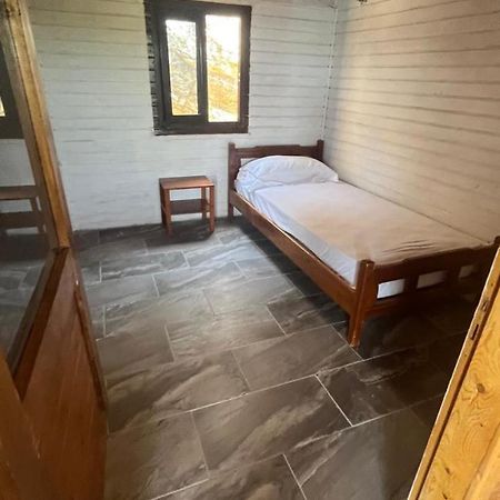 Kongjoni'S Rooms Himare Bagian luar foto
