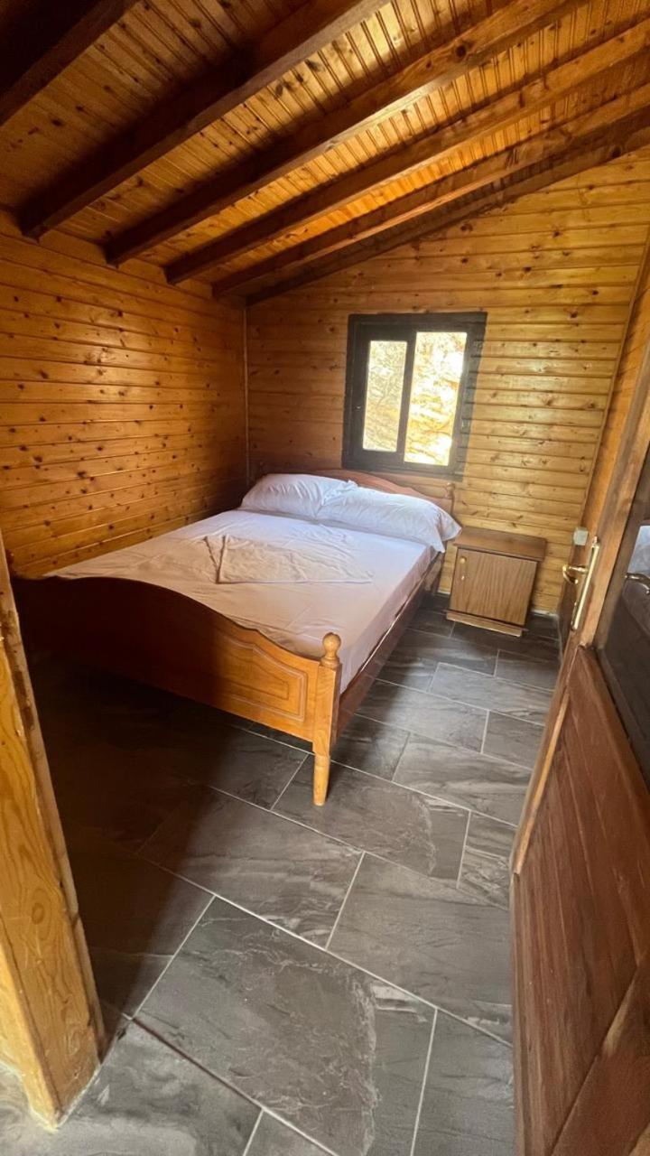 Kongjoni'S Rooms Himare Bagian luar foto