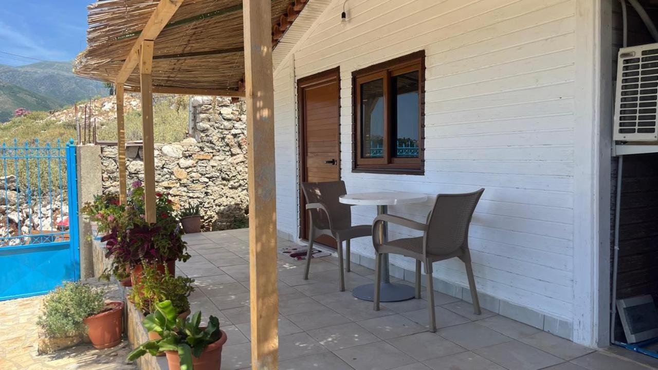 Kongjoni'S Rooms Himare Bagian luar foto